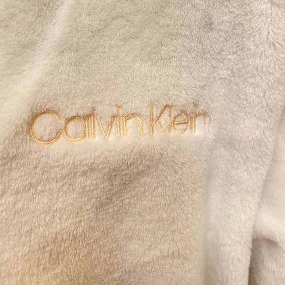 Calvin Klein bath robe - Picture 10 of 16